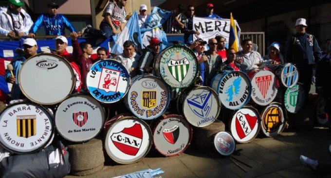 Hinchadas Unidas viaja al Mundial y busca amparo judicial