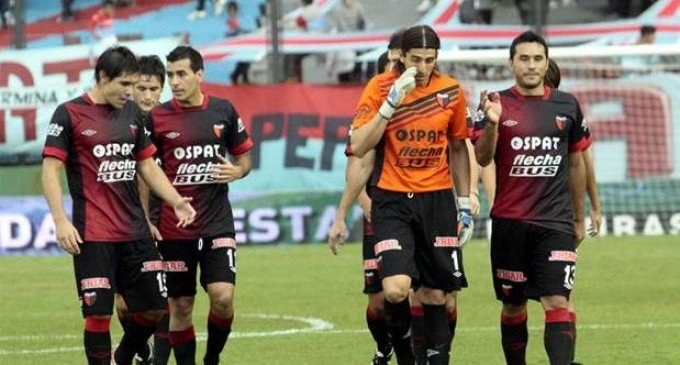 Arsenal frenó a Colón