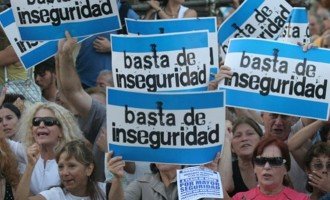 “Siempre los platos rotos los pagan los jóvenes de los sectores populares”