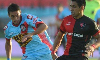 Arsenal derrotó a Newell’s, en un intenso partido con 5 goles