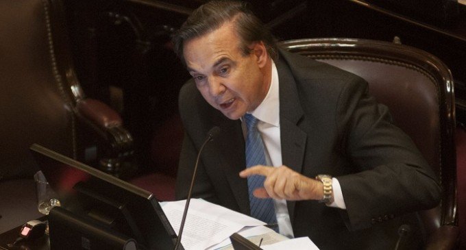 Pichetto: entre vicepresidentes e inmigrantes