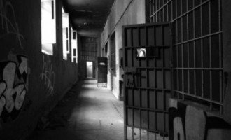 Granados vuelve a autorizar detenciones en calabozos de comisarías