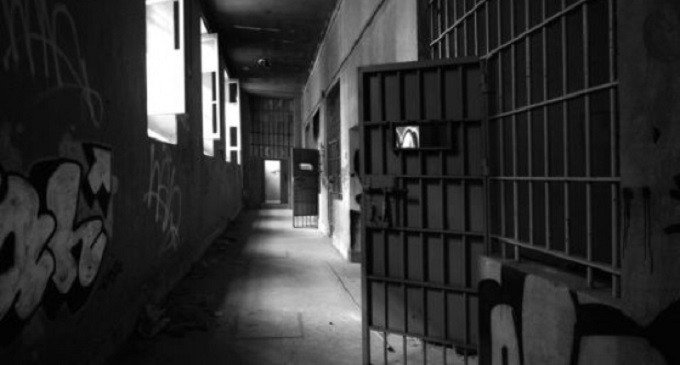 Granados vuelve a autorizar detenciones en calabozos de comisarías