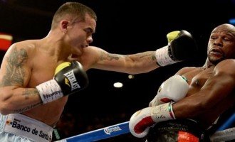 Maidana no pudo, pero Mayweather no la tuvo fácil