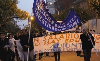 Tucumán: docentes universitarios de paro por tiempo indeterminado