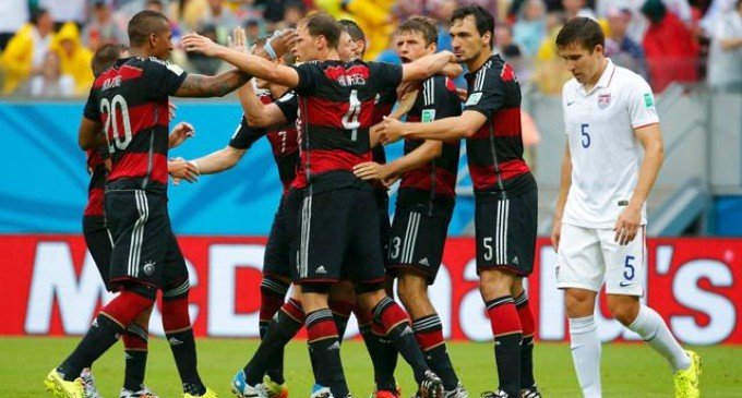 Alemania venció a Estados Unidos 1 a 0 y clasificaron ambos