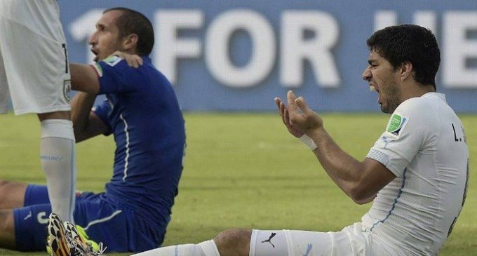 La suspensión de Suárez: delirios de conspiraciones y otras sanciones