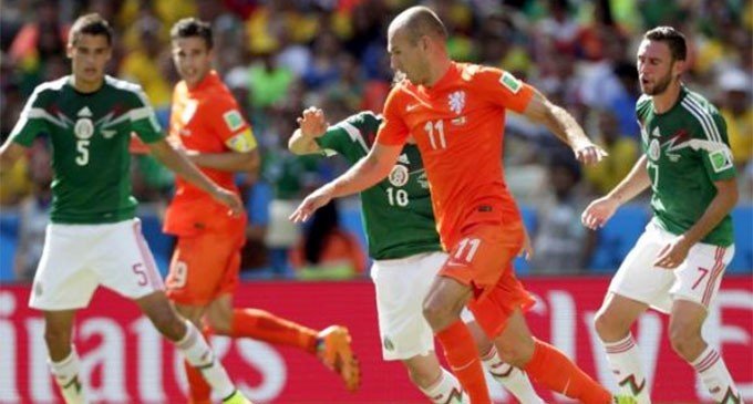 Holanda lo dio vuelta en cinco minutos y eliminó a México