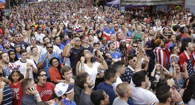 ¿Decadencia del imperio americano o latinoamericanización futbolera?