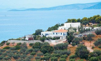 Máxima entre el mundial y el “abuso edilicio” en Grecia