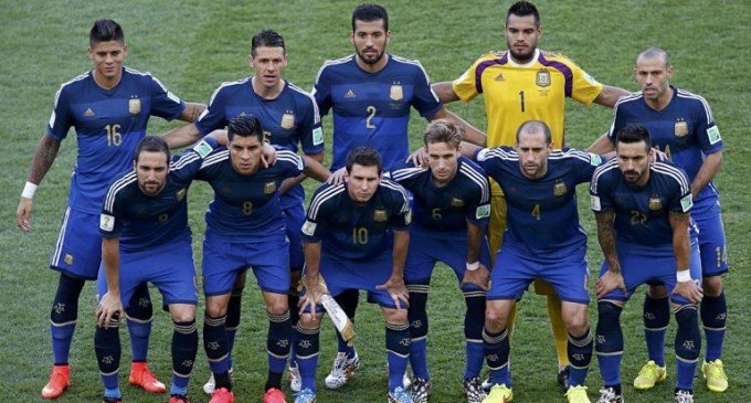 La selección llegó hoy al país y finalmente no irá al Obelisco