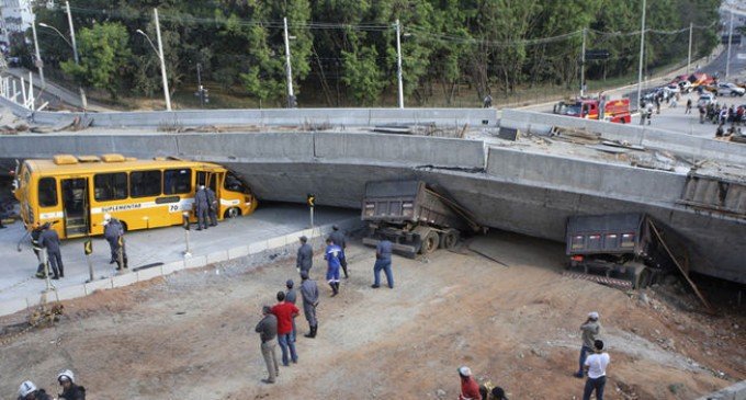 Tres días de duelo por el derrumbe del viaducto en Belo Horizonte