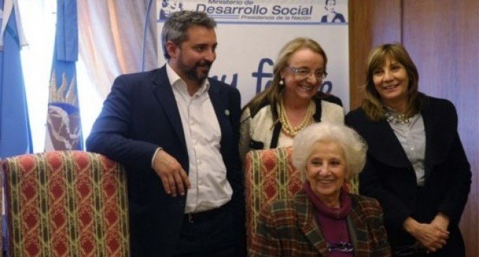 Legajos sobre adopciones en la dictadura fueron entregados a Abuelas de Plaza de Mayo