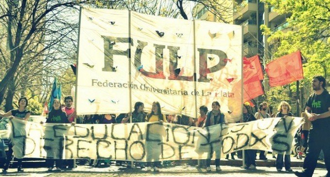 La lucha por el Boleto Educativo llegó a la Legislatura