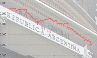 El fin del mandato acentúa la crisis económica