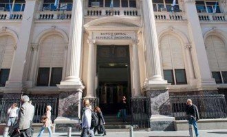 Sturzenegger y Bonadío imputados por la operación de dólar futuro