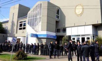 Policías acuartelados en Santa Cruz serán denunciados por sedición