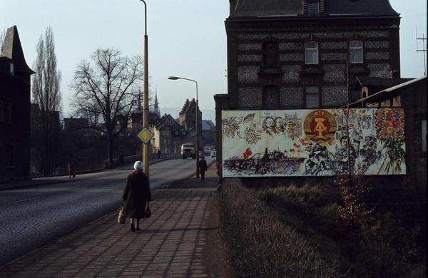 1979. Calle Bahnhofstraße, ciudad de Saalfeld.
