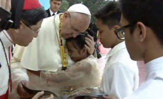 Glyselle, la niña filipina que le preguntó al Papa por qué Dios permite la prostitución de niños