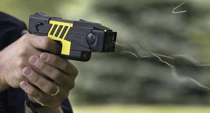 En clave electoral: peligroso anuncio sobre uso de pistolas Taser en los subtes
