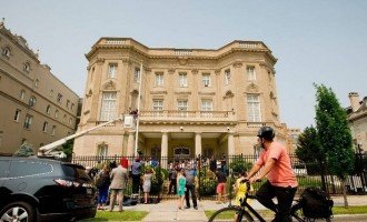 La bandera cubana vuelve a flamear en Washington 54 años después