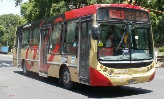 El 60 sigue funcionando sin cobrar boleto pero con servicio reducido