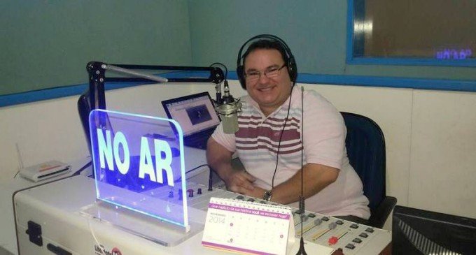 Sicarios asesinan a periodista brasileño mientras hacía su programa