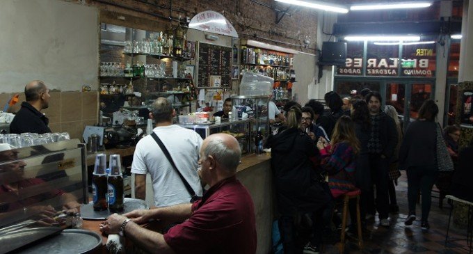 Cinco bares de antaño para conocer el ritual del aperitivo
