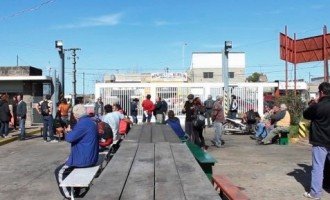 Petinari: Los trabajadores vuelven a ocupar la fábrica