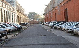 Adiós al “muro de Clarín”: la Justicia ordenó derribarlo en diez días