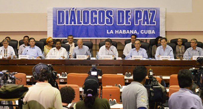 Santos y las FARC negocian el cese bilateral del fuego