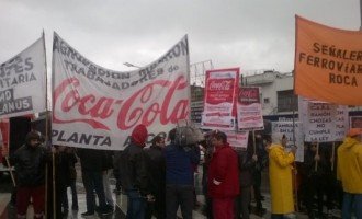 Trabajadores de Coca-Cola reclaman por despidos