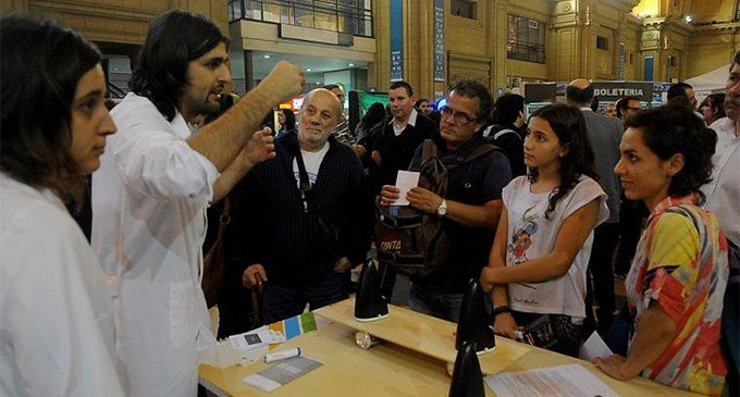 Ciencia sí, Macri no: manifestación de investigadores y científicos sobre el ballotage