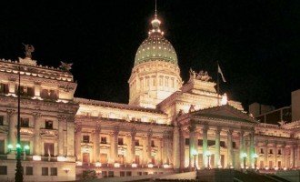 Con el Congreso en pleno receso, hay decretos