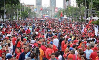 Hacia el 6D: Cierres de campaña y operaciones mediáticas de alcance internacional