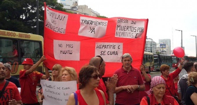 Organizaciones de pacientes de Hepatitis C concentraron en el Ministerio de Salud