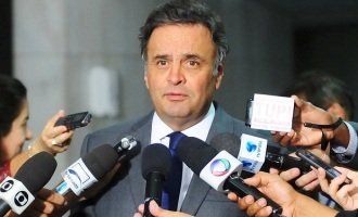 Aecio Neves intenta censurar al periódico Brasil de Fato