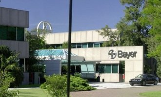 Movilización por despidos en Bayer Argentina
