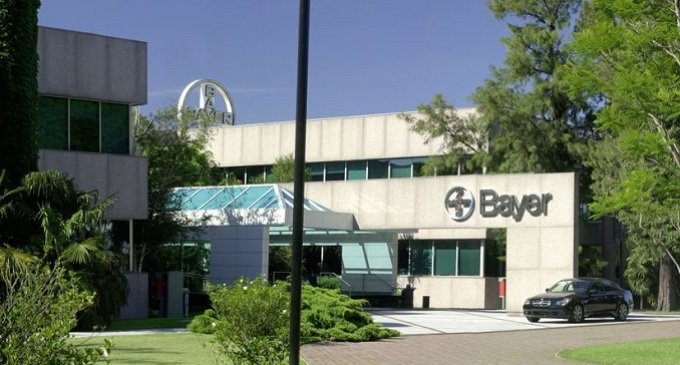 Movilización por despidos en Bayer Argentina