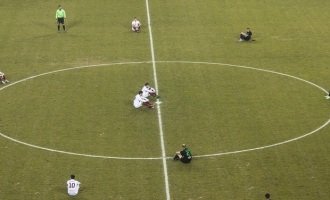 El fútbol griego y un reclamo por los refugiados