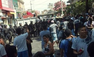 La policía reprimió a manteros en Liniers e hirió a un menor