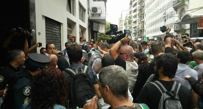 Doble represión a estatales