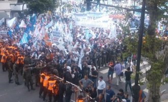 Reprimieron una marcha de La Bancaria durante el discurso de Macri