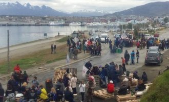 Camioneros agredieron a estatales de paro en Tierra del Fuego