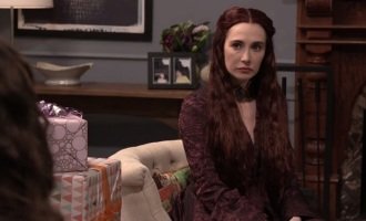 ¿Manija de Game of Thrones?: Melisandre en un baby shower