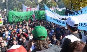 Los trabajadores le coparon la casa (de gobierno) a Vidal