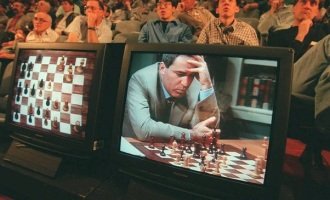Kasparov: “Mi mejor baza contra la maquina es mi intuición humana”