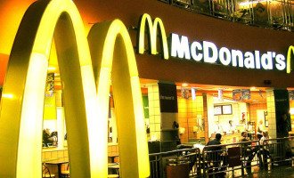 Menos universidades y más McDonalds: ¿Qué les queda a los jóvenes?