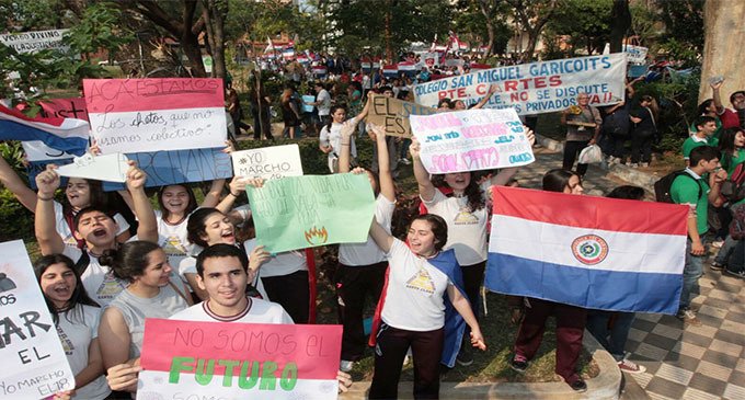 Paraguay: el presidente se comprometió a cumplir las demandas estudiantiles