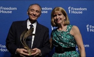 ¿Por qué premian a Magnetto en Estados Unidos?